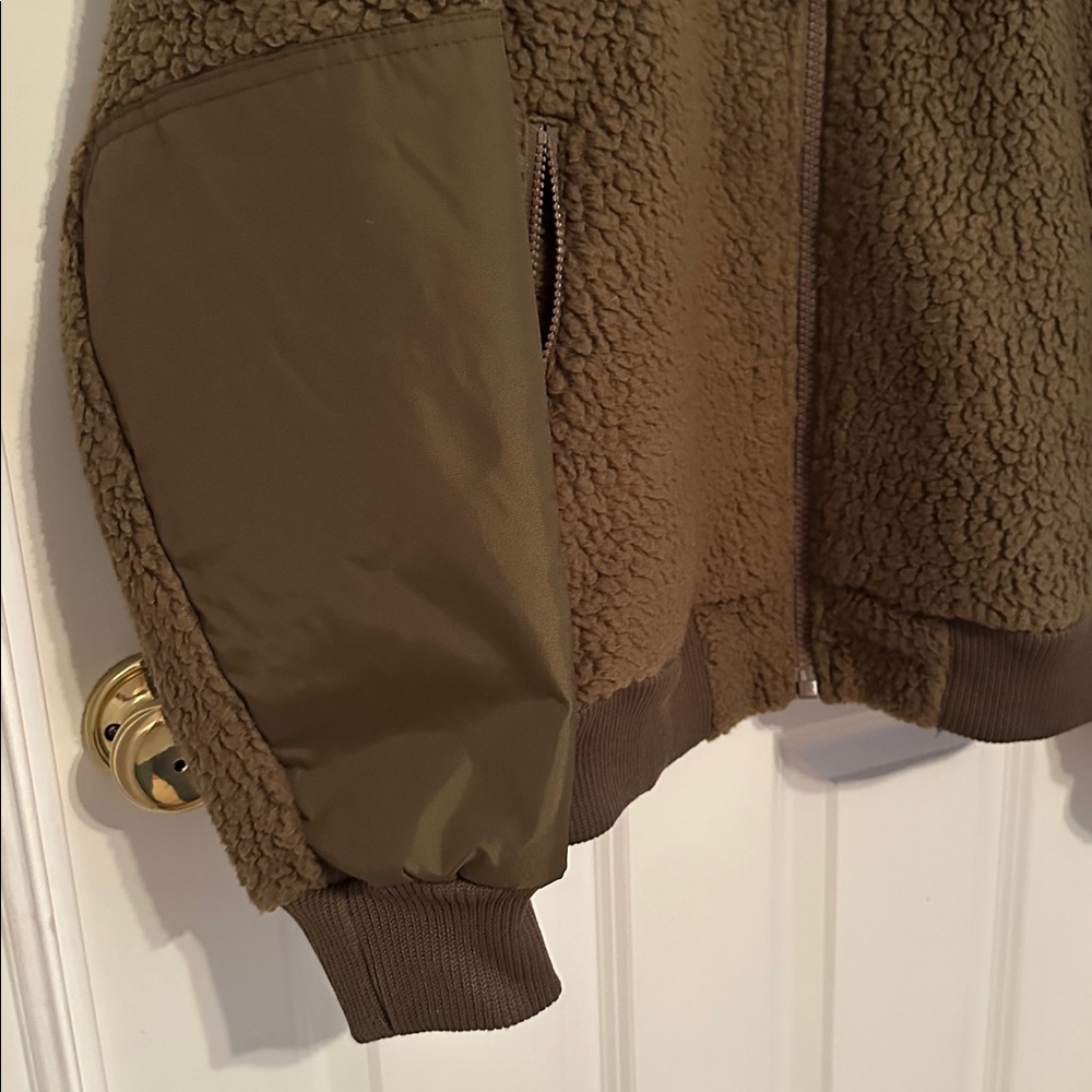 Filson Women's Brown Teddy Jacket - Picture 6 of 7